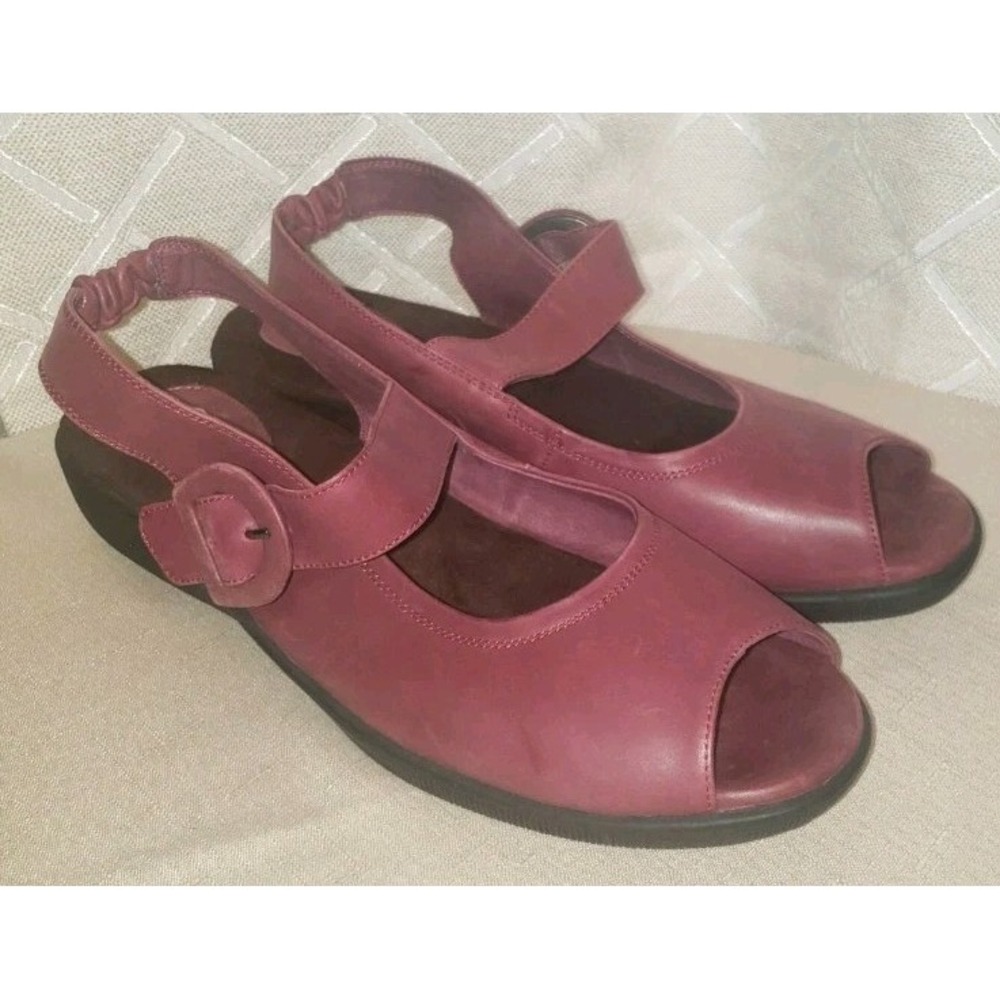 Gravity Defyer 10.5 Leather Slingback Sandals MaryJane Comfort Buckle Burgundy